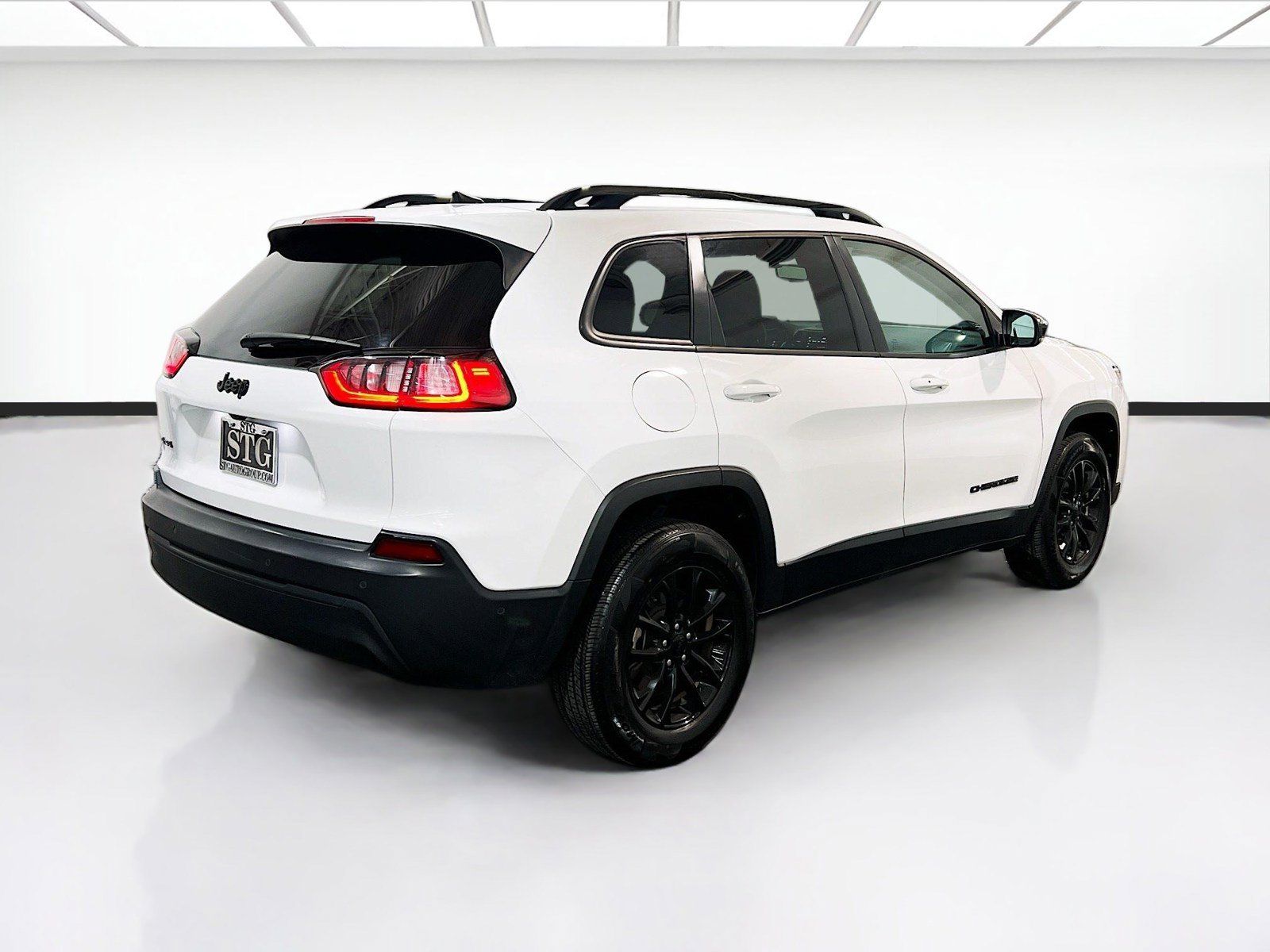 Used 2023 Jeep Cherokee Altitude Lux AWD/4WD image 4