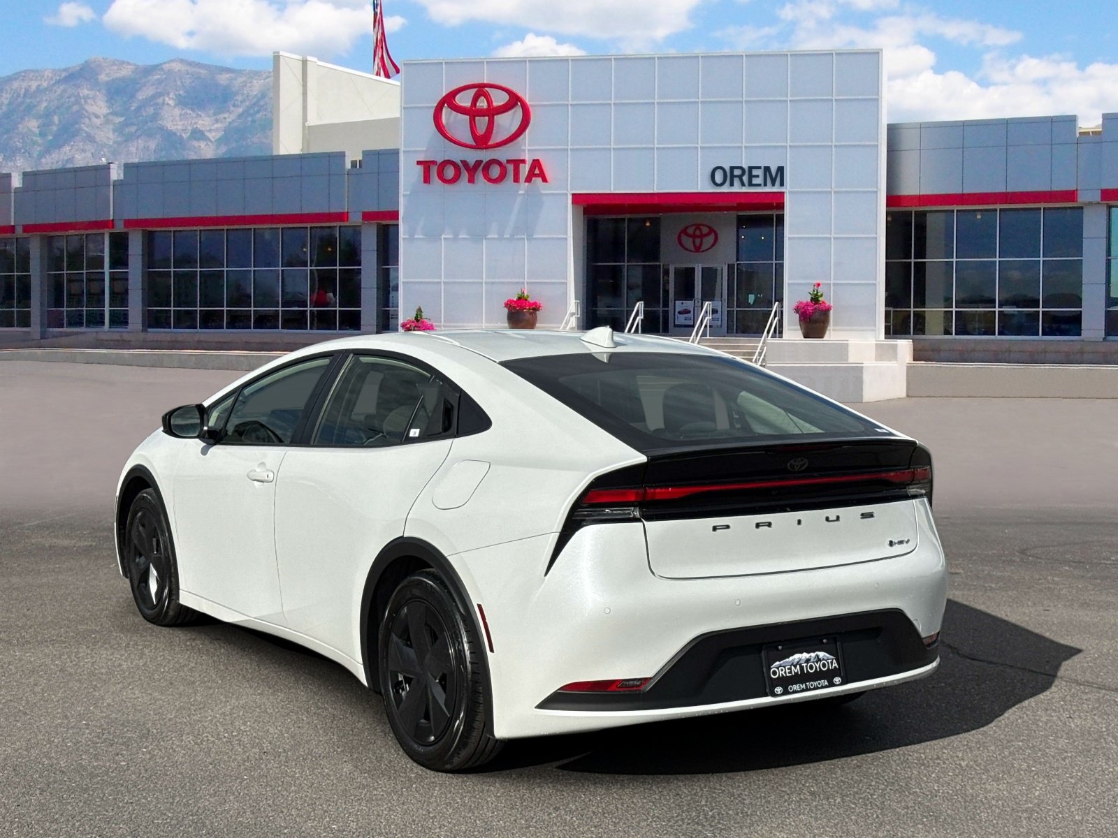Used 2025 Toyota Prius LE FWD image 5