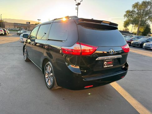Used 2019 Toyota Sienna Limited Premium image 6