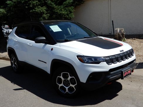 Used 2022 Jeep Compass Trailhawk image 3
