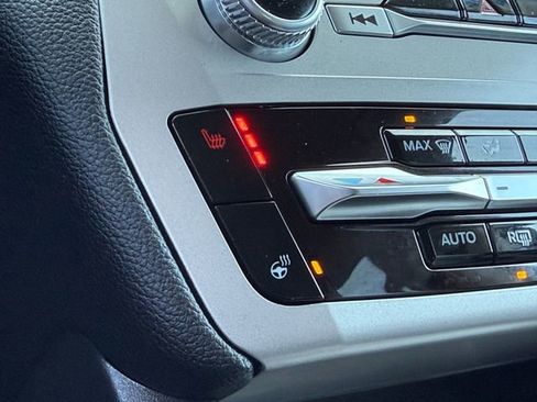 Used 2022 Ford Explorer XLT w/ Equipment Group 202A image 10