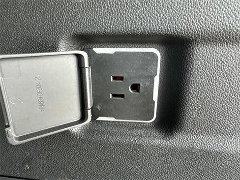 Used 2021 Chevrolet Suburban RST image 14