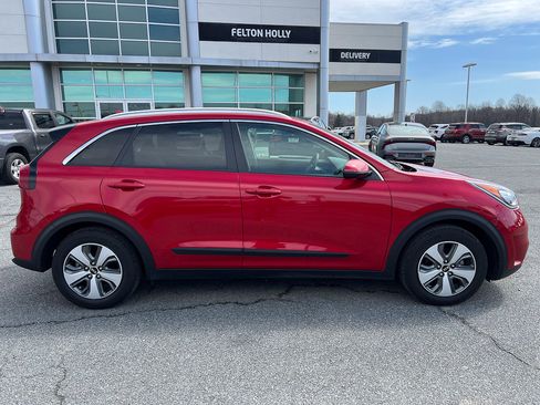 Used 2019 Kia Niro LX image 7
