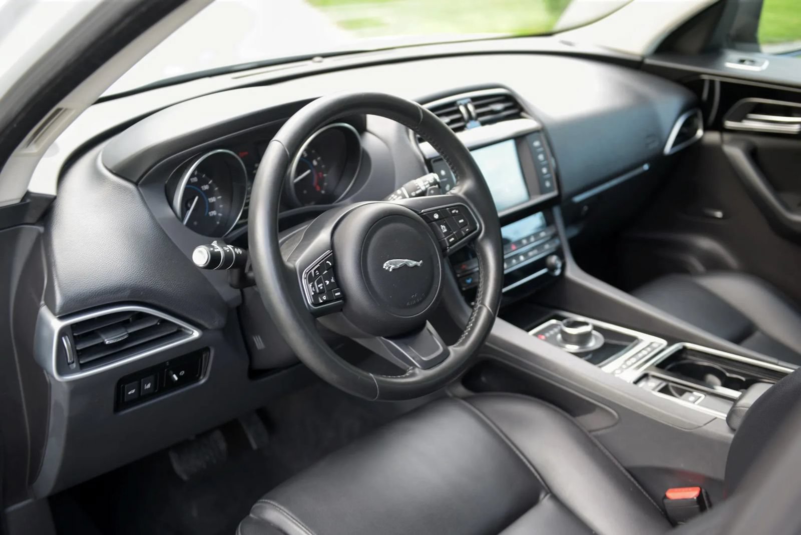 Used 2018 Jaguar F-PACE Premium AWD/4WD image 48