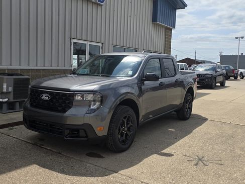 New 2025 Ford Maverick XLT w/ XLT Luxury Package image 4