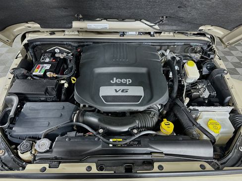 Used 2017 Jeep Wrangler Unlimited Sahara w/ Max Tow Package AWD/4WD image 29