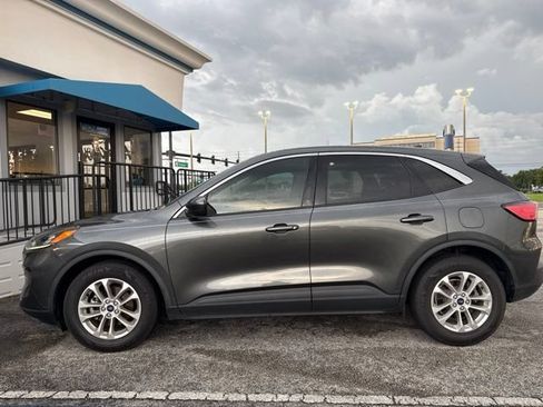Used 2020 Ford Escape SE FWD image 1