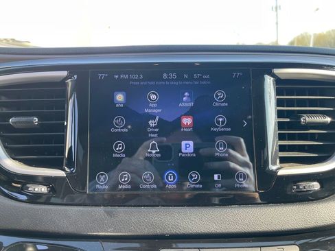 Used 2017 Chrysler Pacifica Touring-L w/ Tire & Wheel Group FWD image 10