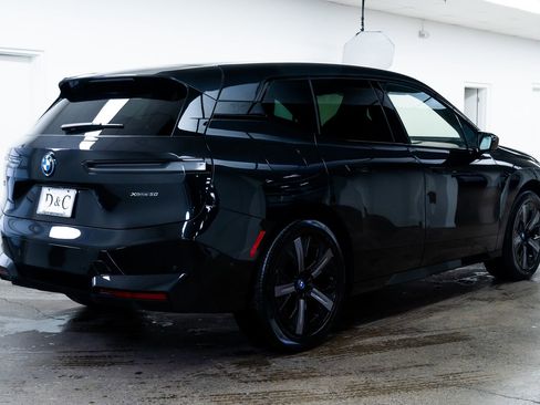 Used 2023 BMW iX xDrive50 w/ Sport Package AWD/4WD image 6