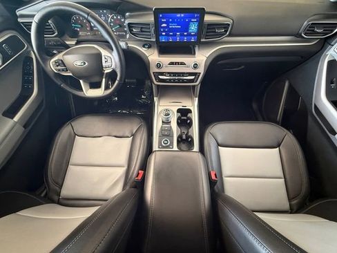 Used 2022 Ford Explorer XLT w/ Equipment Group 202A image 12