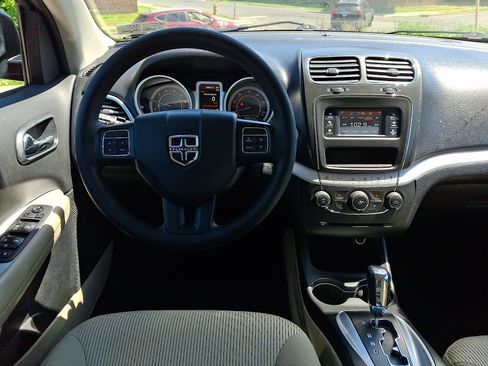Used 2019 Dodge Journey SE FWD image 10