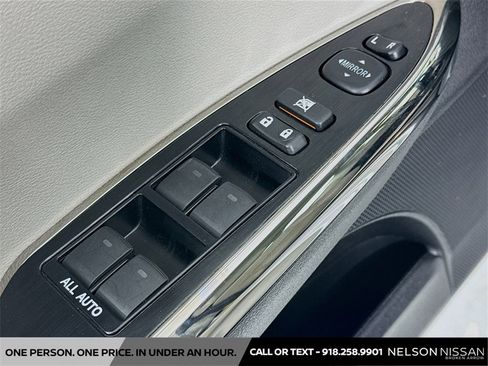 Used 2016 Toyota Avalon Touring image 18