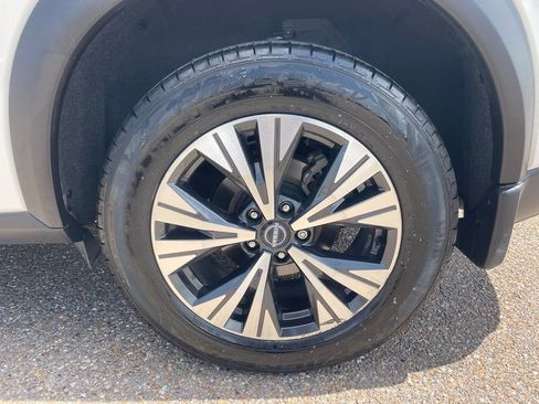Certified 2023 Nissan Rogue SV FWD image 17