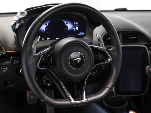 Used 2025 McLaren Artura Spider RWD image 30