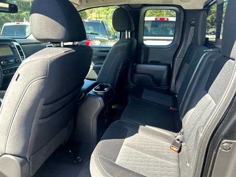 Used 2017 Nissan Titan SV image 14