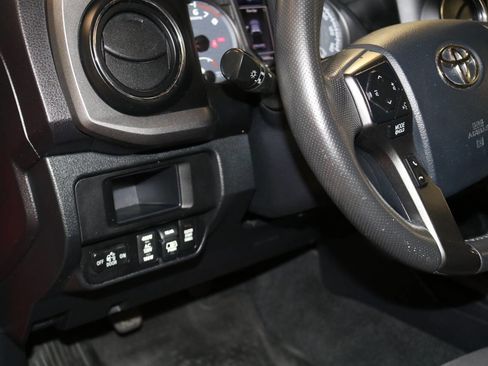 Used 2017 Toyota Tacoma TRD Sport w/ Premium & Technology Package AWD/4WD image 64