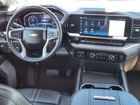 Used 2024 Chevrolet Silverado 2500 High Country w/ Technology Package AWD/4WD image 29