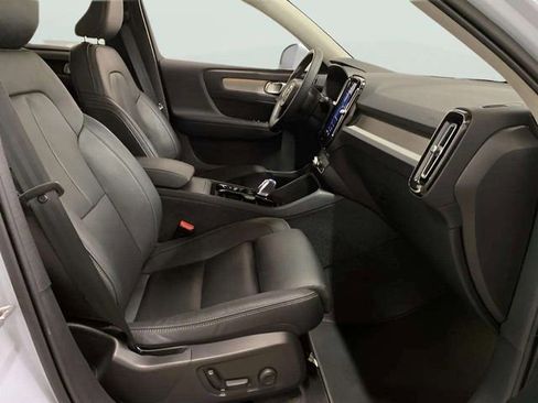 Used 2025 Volvo XC40 B5 Plus image 36