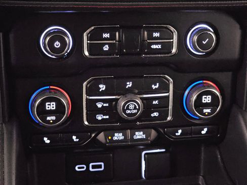 Used 2022 Chevrolet Suburban RST w/ Sport Performance Package image 19