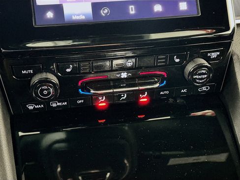 Used 2025 Jeep Grand Cherokee Altitude image 17