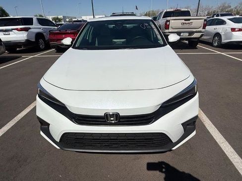 Used 2023 Honda Civic Touring image 3