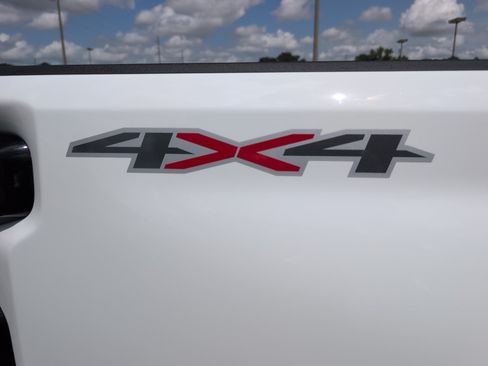 Used 2025 Chevrolet Silverado 2500 LTZ w/ LTZ Convenience Package AWD/4WD image 11