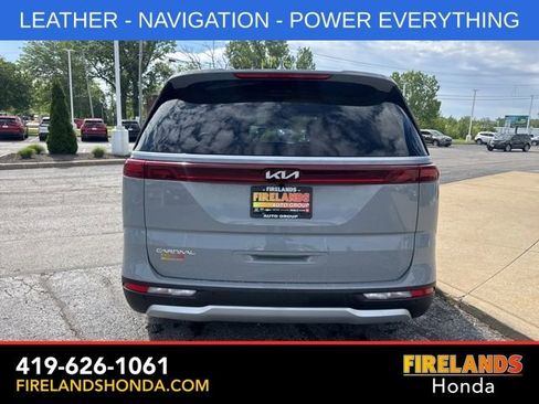 Used 2024 Kia Carnival EX FWD image 4