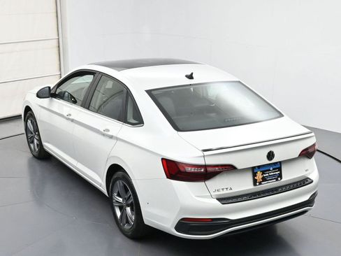 Used 2023 Volkswagen Jetta SE w/ Panoramic Sunroof Package FWD image 33
