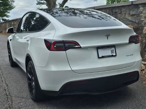 Used 2022 Tesla Model Y Long Range AWD/4WD image 13