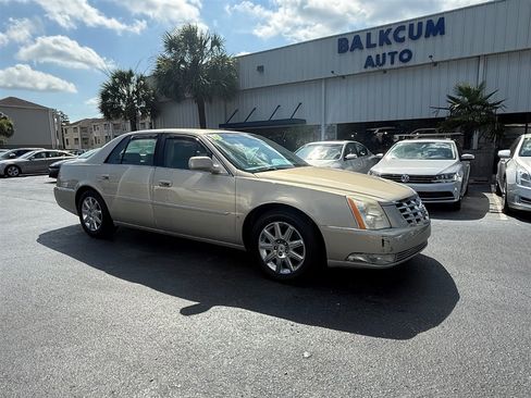 Used 2009 Cadillac DTS FWD image 2