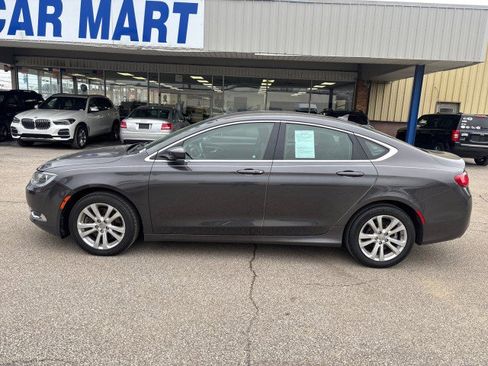 Used 2017 Chrysler 200 Limited Platinum w/ Comfort & Convenience Group image 2
