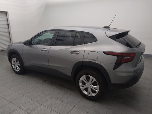 Used 2025 Chevrolet Trax LS FWD image 3