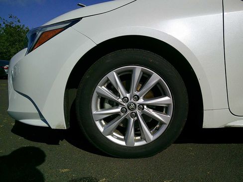 Used 2024 Toyota Corolla LE FWD image 9