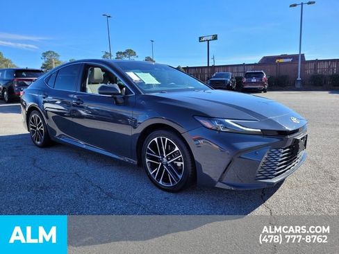 Used 2025 Toyota Camry XLE image 16