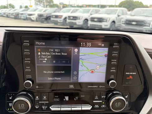 Used 2022 Toyota Highlander Limited AWD/4WD image 32