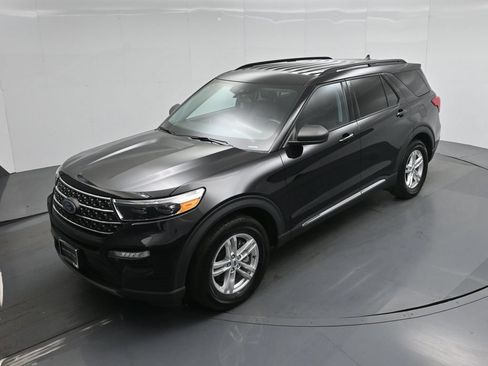 Certified 2023 Ford Explorer XLT w/ Equipment Group 202A RWD image 35