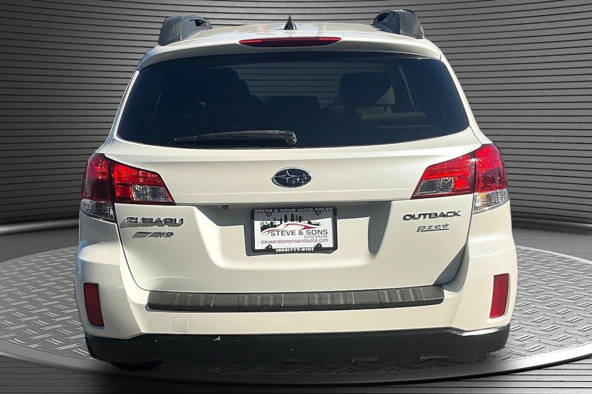 Used 2014 Subaru Outback 2.5i Limited w/ Moonroof Package AWD/4WD image 5