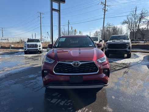 Used 2022 Toyota Highlander Platinum image 8