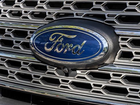 Used 2023 Ford Explorer Limited image 31