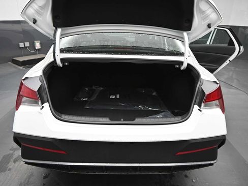 New 2026 Hyundai Elantra SE FWD image 14