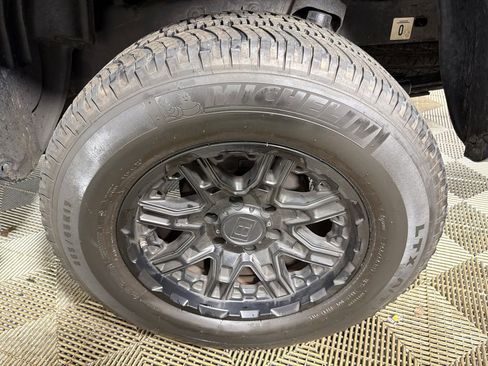 Used 2017 Toyota Tacoma SR5 w/ Tow Package RWD image 19