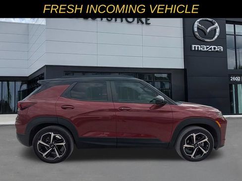 Used 2023 Chevrolet TrailBlazer RS w/ Sun and Liftgate Package FWD image 2