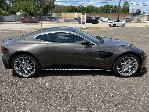 Used 2021 Aston Martin V8 Vantage Coupe image 9