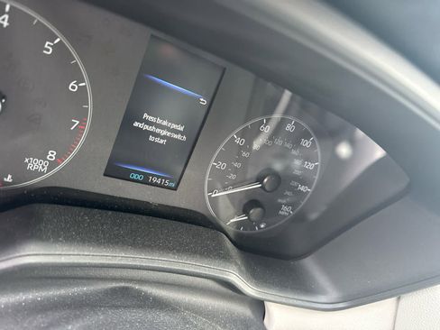 Certified 2023 Toyota Corolla Cross LE w/ Moonroof Package image 9