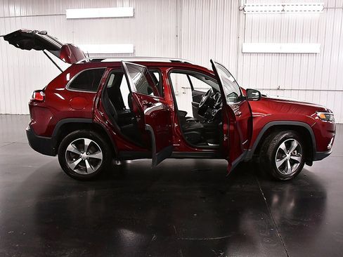 Used 2019 Jeep Cherokee Limited image 30