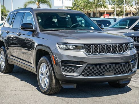 New 2026 Jeep Grand Cherokee Laredo image 3