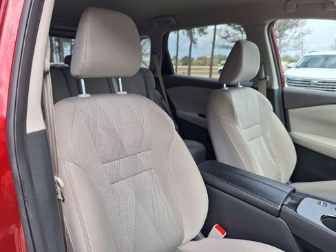 Used 2025 Nissan Rogue SV image 28