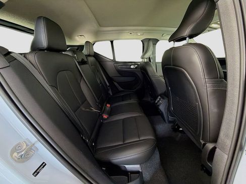 Used 2025 Volvo XC40 B5 Plus AWD/4WD image 28