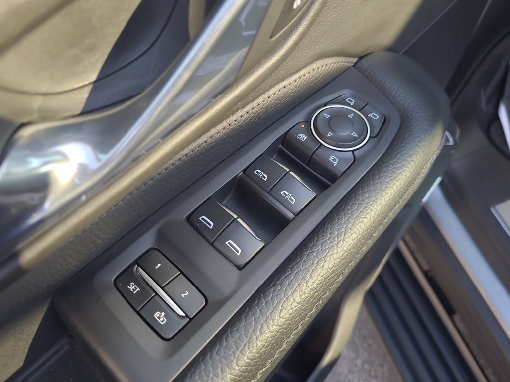 Used 2023 GMC Yukon XL Denali AWD/4WD image 25