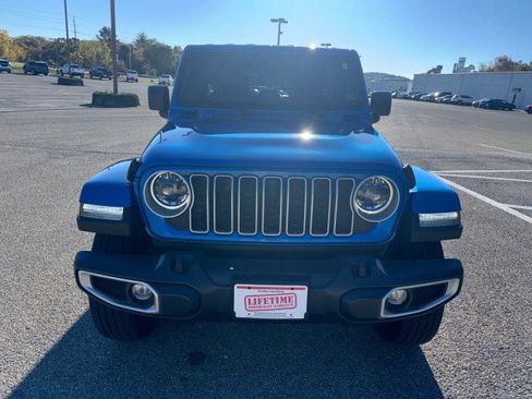 Used 2024 Jeep Wrangler Sahara w/ Technology Group image 8